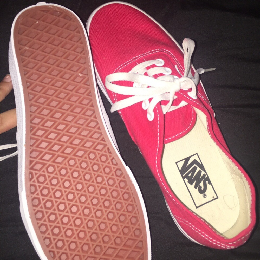 Red vans - Picture 3 of 3